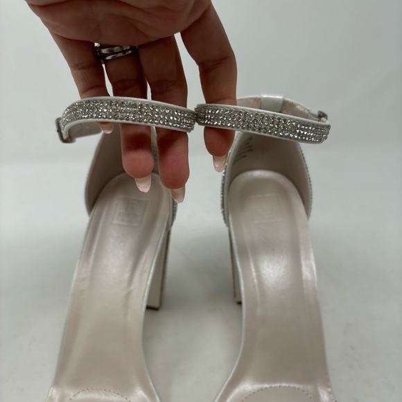 NWT DB Studio David’s Bridal Crystal Block Heel Sandals Size 7.5 Wedding Bridal - Picture 6 of 10
